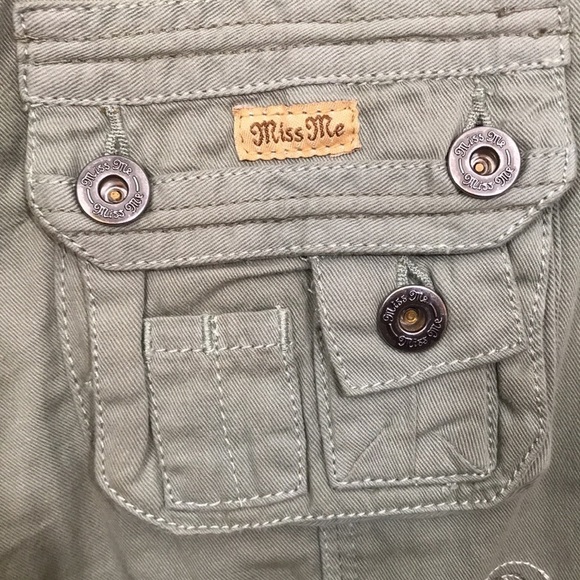 Miss Me Embroidered Horse/Stallions Olive Green Tons of Pockets Capris size M - Picture 5 of 10